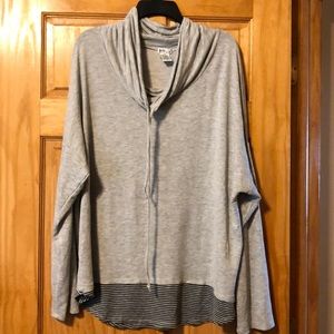 Isela Woman Gray Cowl Top